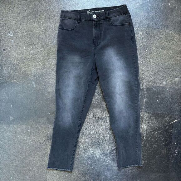 No Boundaries Women's Button Fly High Rise Skinny Jeans Black Size 13 - Picture 1 of 14